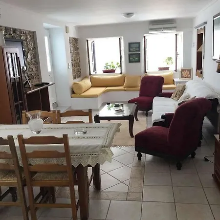 Marina's Place Apartment Ermioni